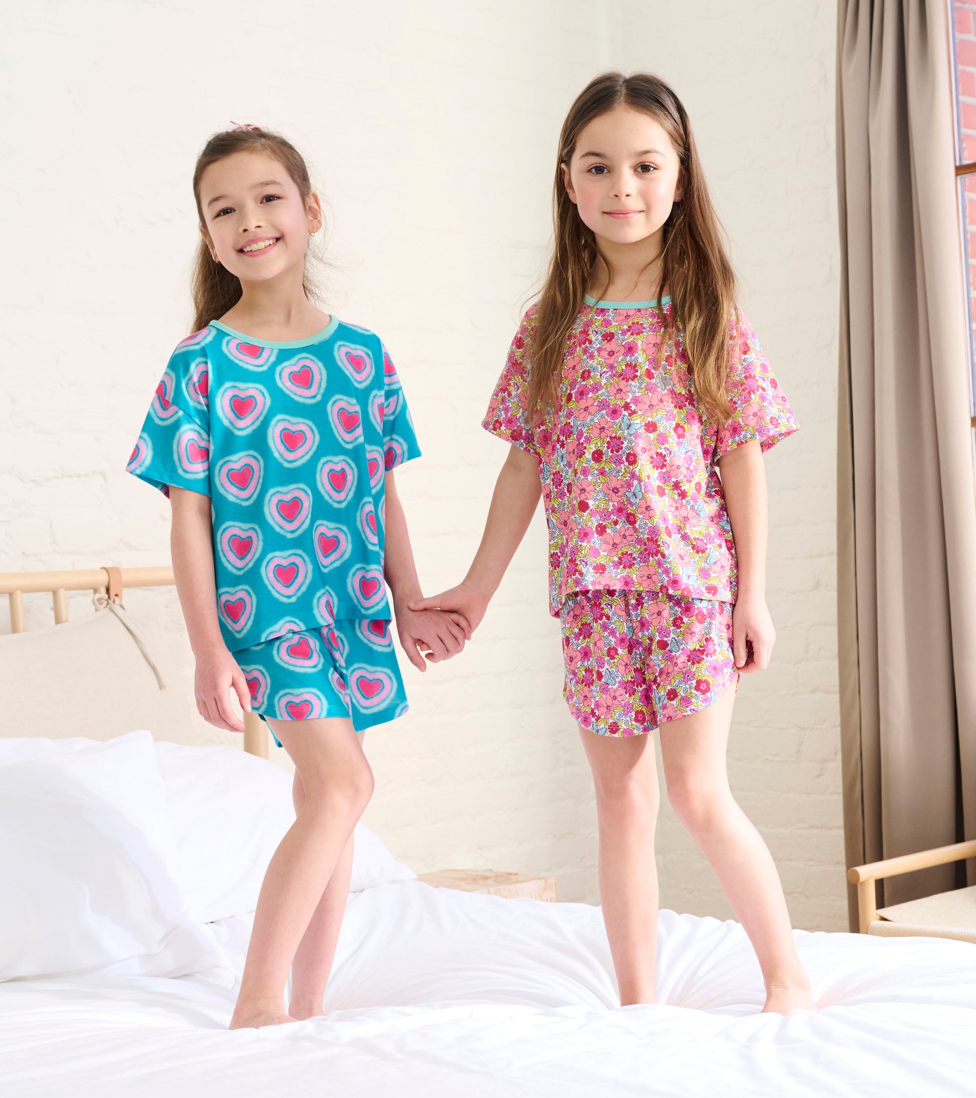 Hatley Girls Glowing Hearts Tee and Shorts Pajama Set